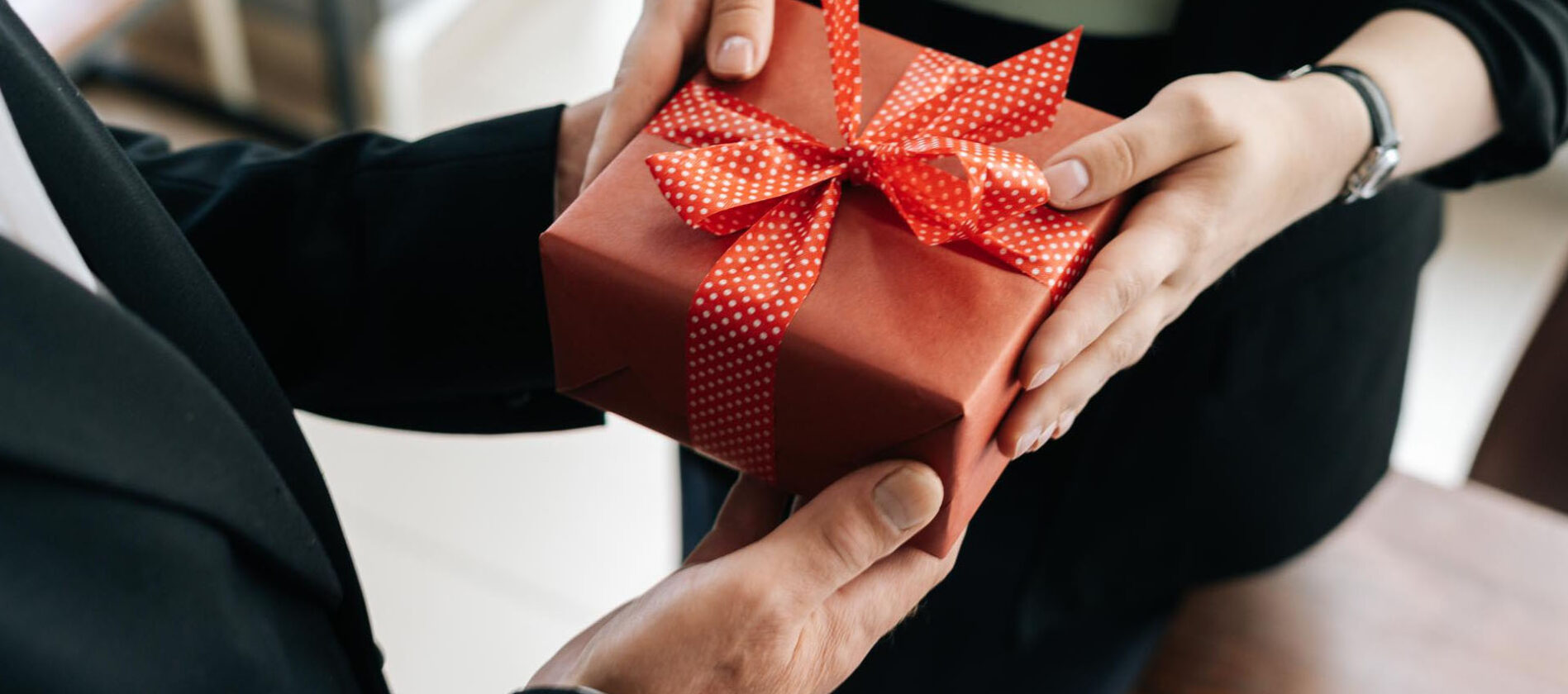 gifts to give your best friend for his wedding